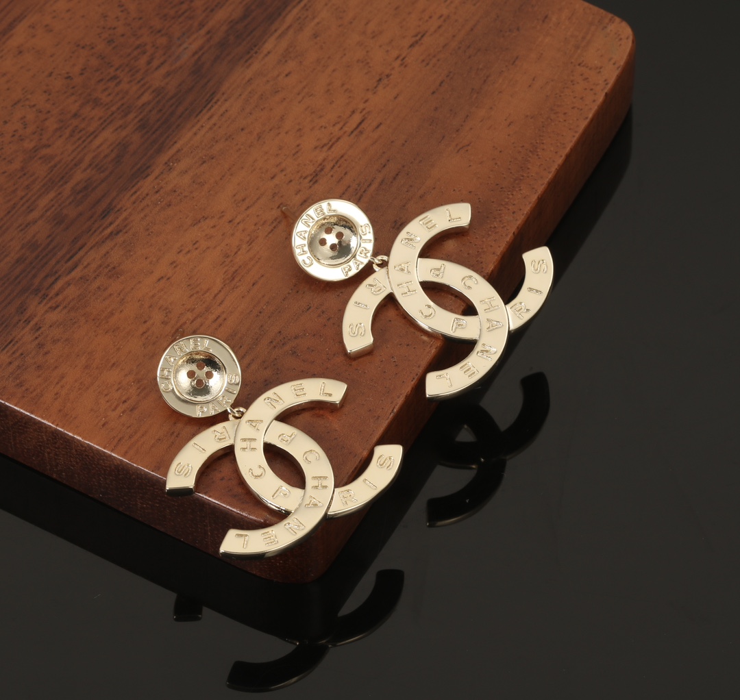 [TOP] CHANEL Concave Shaped Letters Earrings