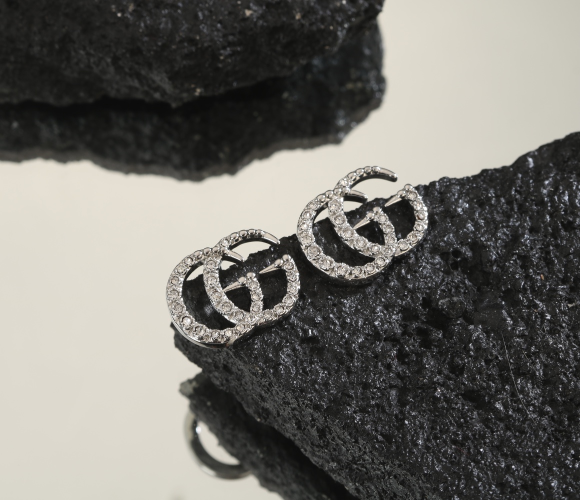 [TOP] GUCCI Retro G Word Earrings