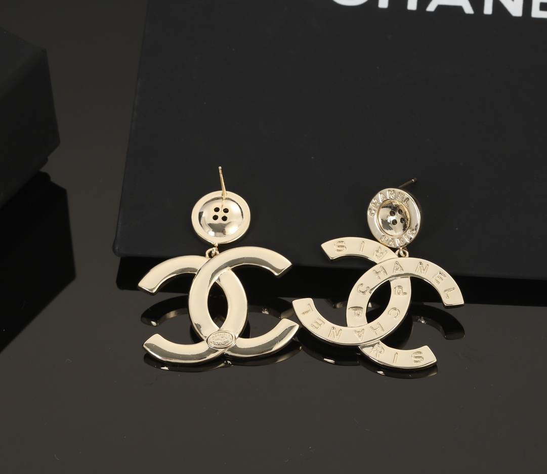 [TOP] CHANEL Concave Shaped Letters Earrings