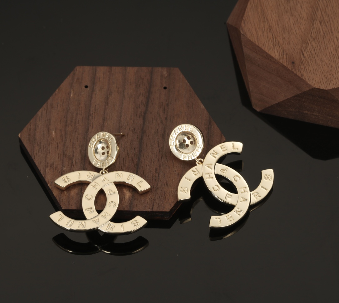[TOP] CHANEL Concave Shaped Letters Earrings