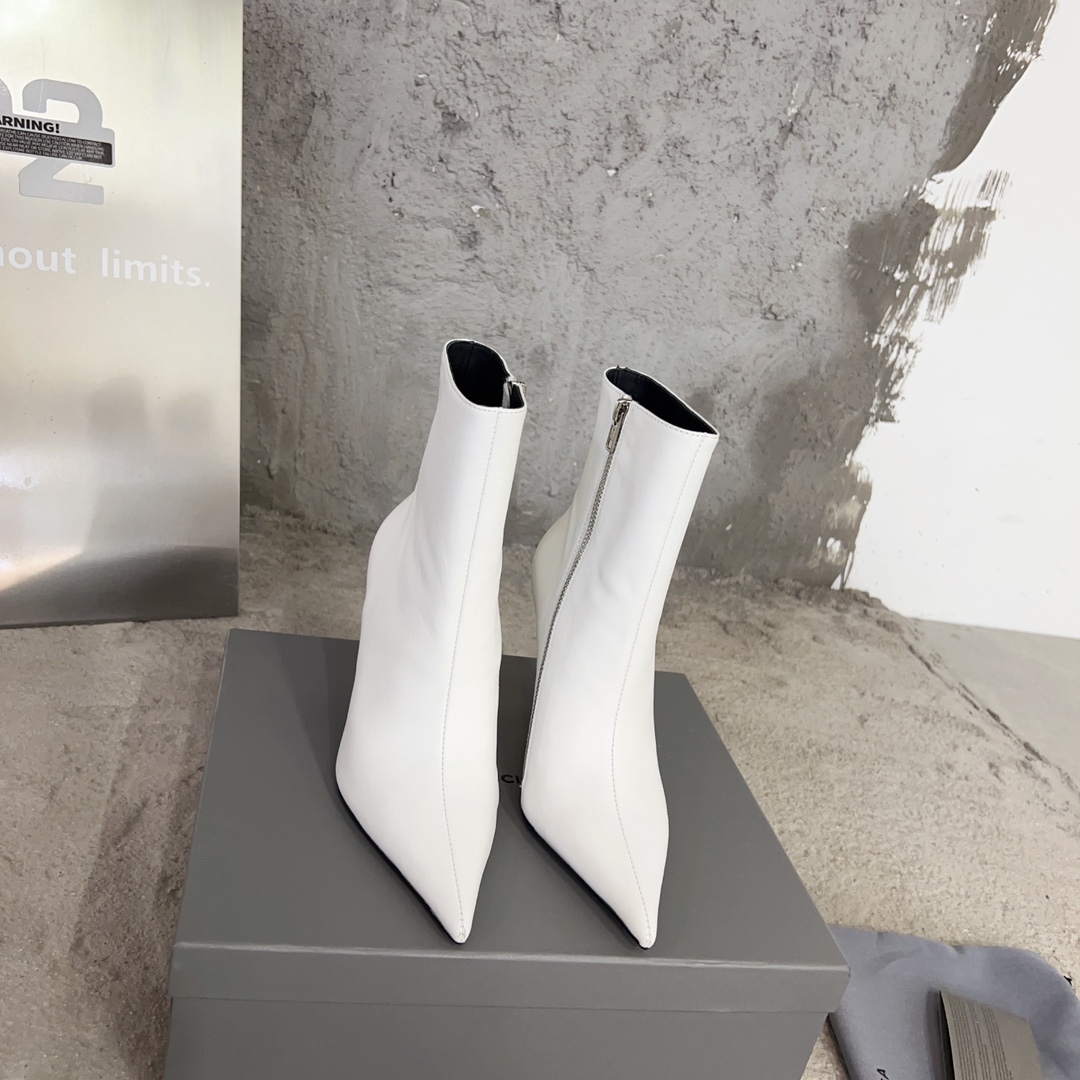 [TOP] BALENCIAGA Pointed Toe Zip Short Boots - 2 Colors