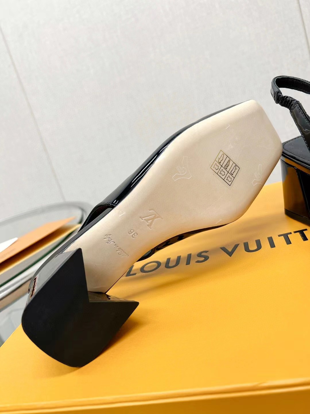 [TOP] Louis Vuitton LV L*V Slingback Pump - Black   [TOP] Louis Vuitton LV L*V Slingback Pump - Black