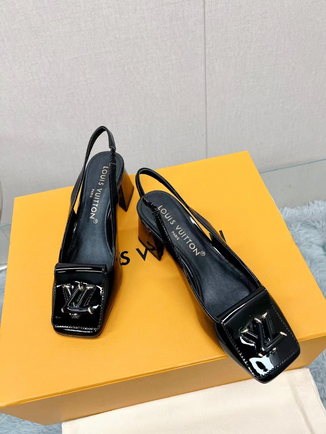 [TOP] Louis Vuitton LV L*V Slingback Pump - Black   [TOP] Louis Vuitton LV L*V Slingback Pump - Black