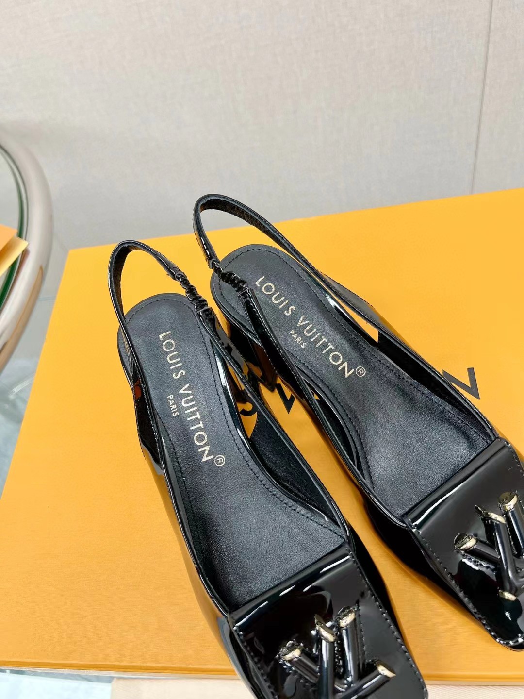 [TOP] Louis Vuitton LV L*V Slingback Pump - Black   [TOP] Louis Vuitton LV L*V Slingback Pump - Black