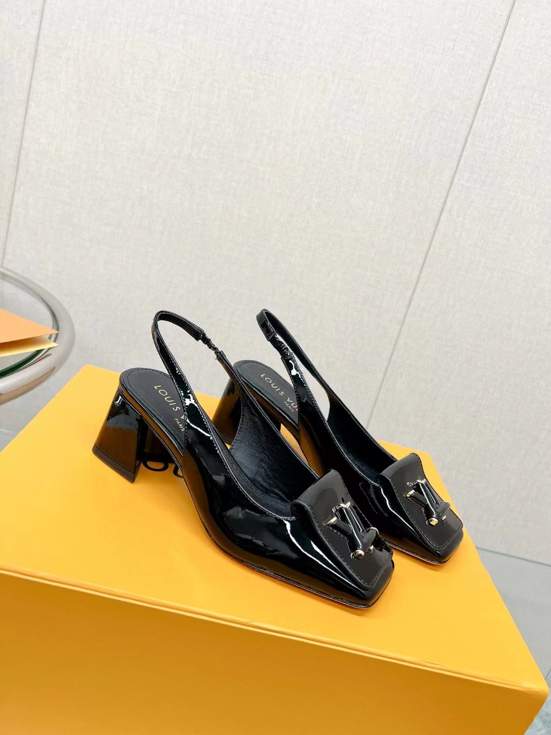 [TOP] Louis Vuitton LV L*V Slingback Pump - Black   [TOP] Louis Vuitton LV L*V Slingback Pump - Black