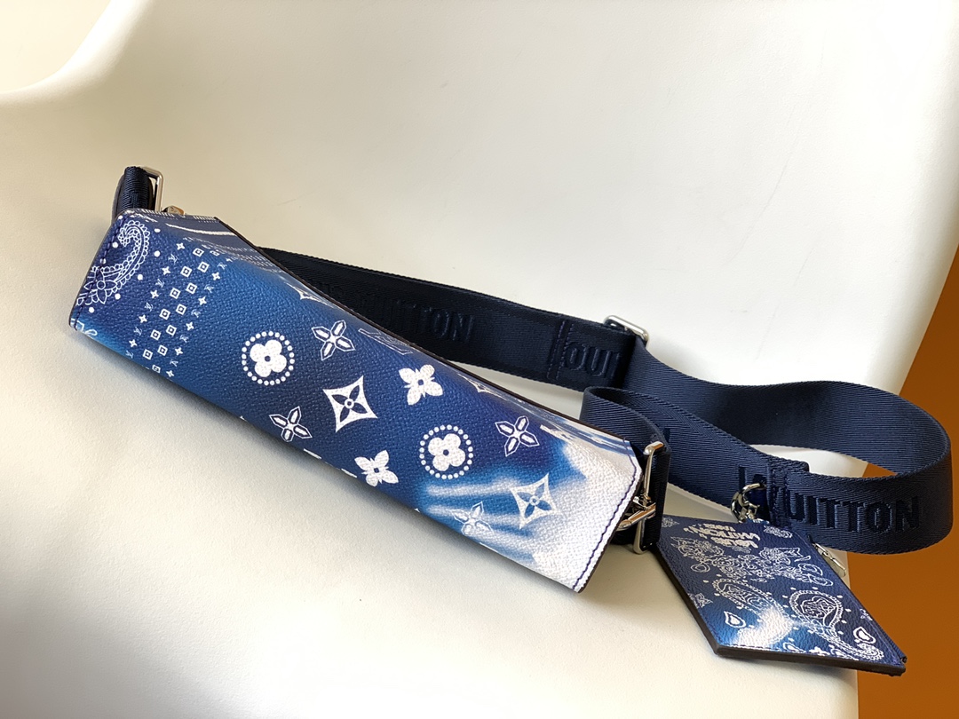 [TOP] Louis Vuitton LV  Gaston Wearable Wallet A Small Handbag - Sky Blue