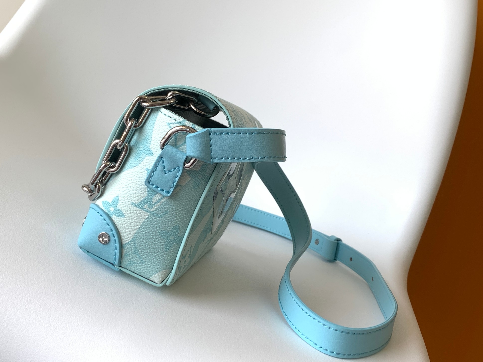 [TOP] Louis Vuitton LV Steamer Wearable Wallet - Sky Blue