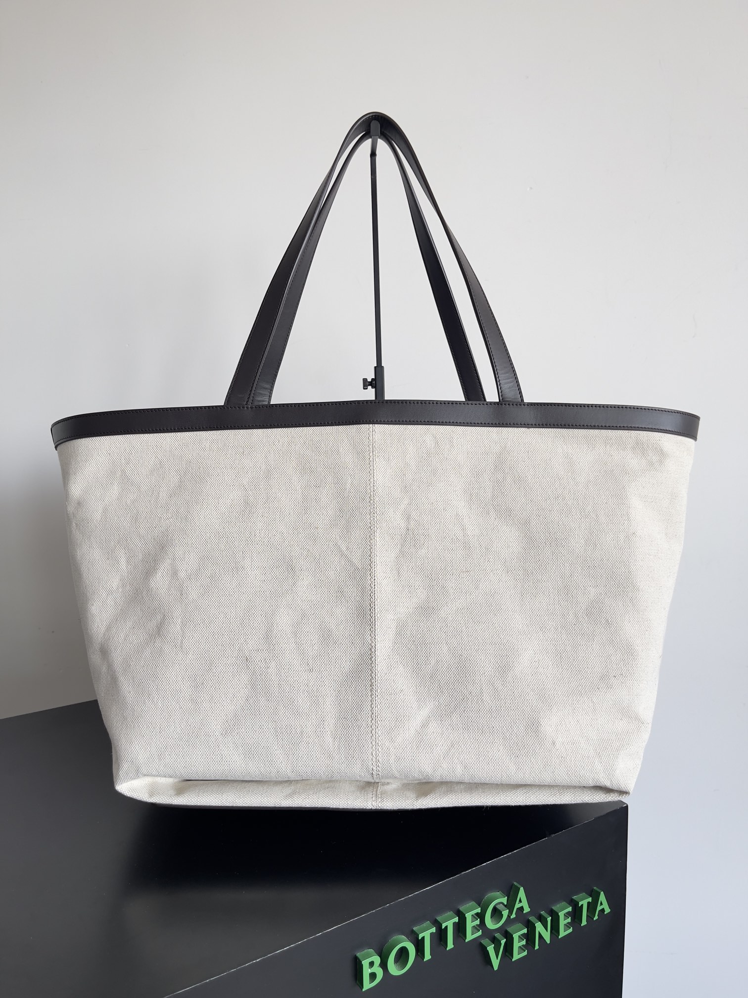 [TOP] Bottega Veneta BV Flip Flap Tote Bag
