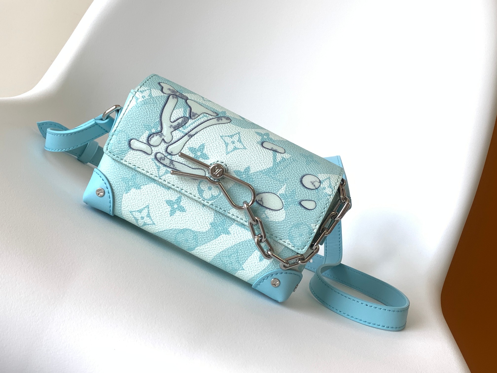 [TOP] Louis Vuitton LV Steamer Wearable Wallet - Sky Blue