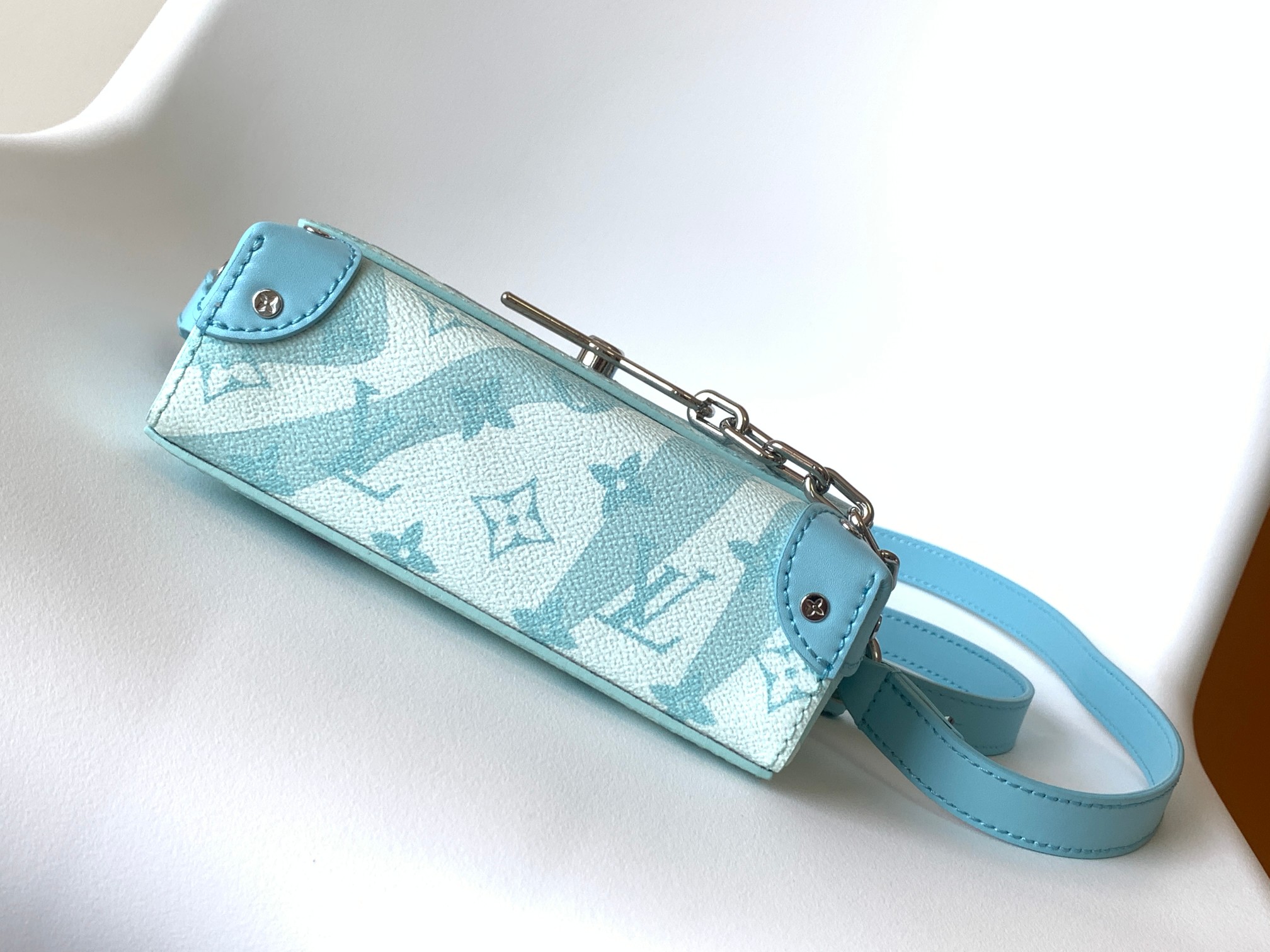 [TOP] Louis Vuitton LV Steamer Wearable Wallet - Sky Blue