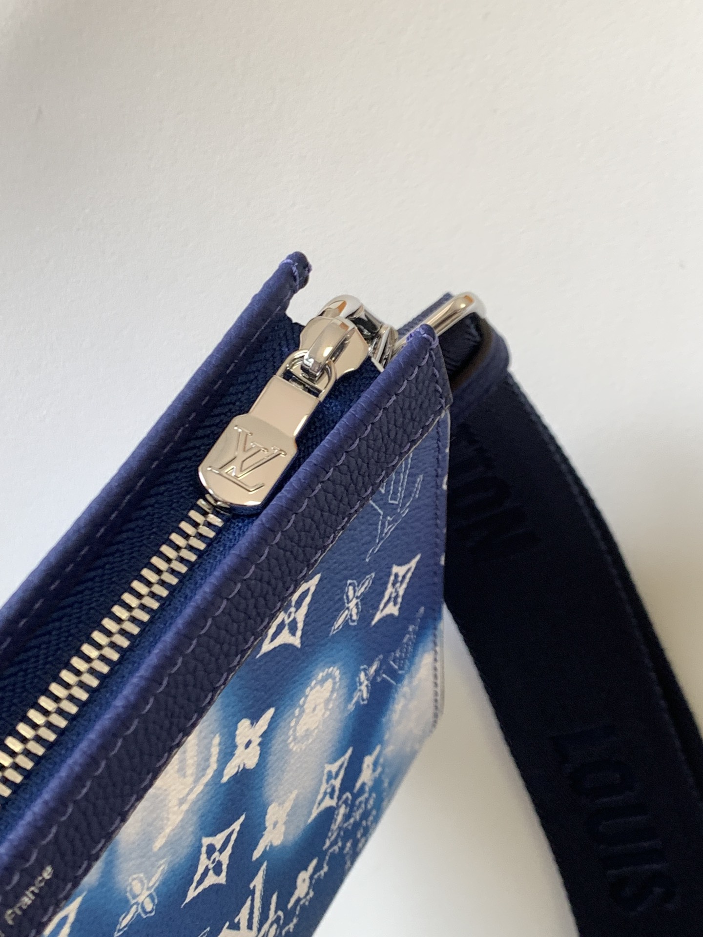 [TOP] Louis Vuitton LV  Gaston Wearable Wallet A Small Handbag - Sky Blue