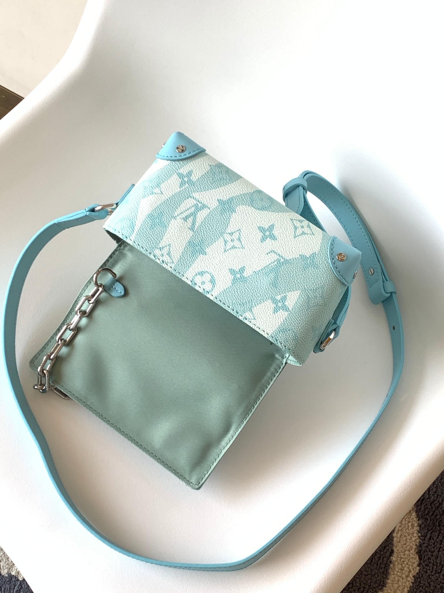 [TOP] Louis Vuitton LV Steamer Wearable Wallet - Sky Blue