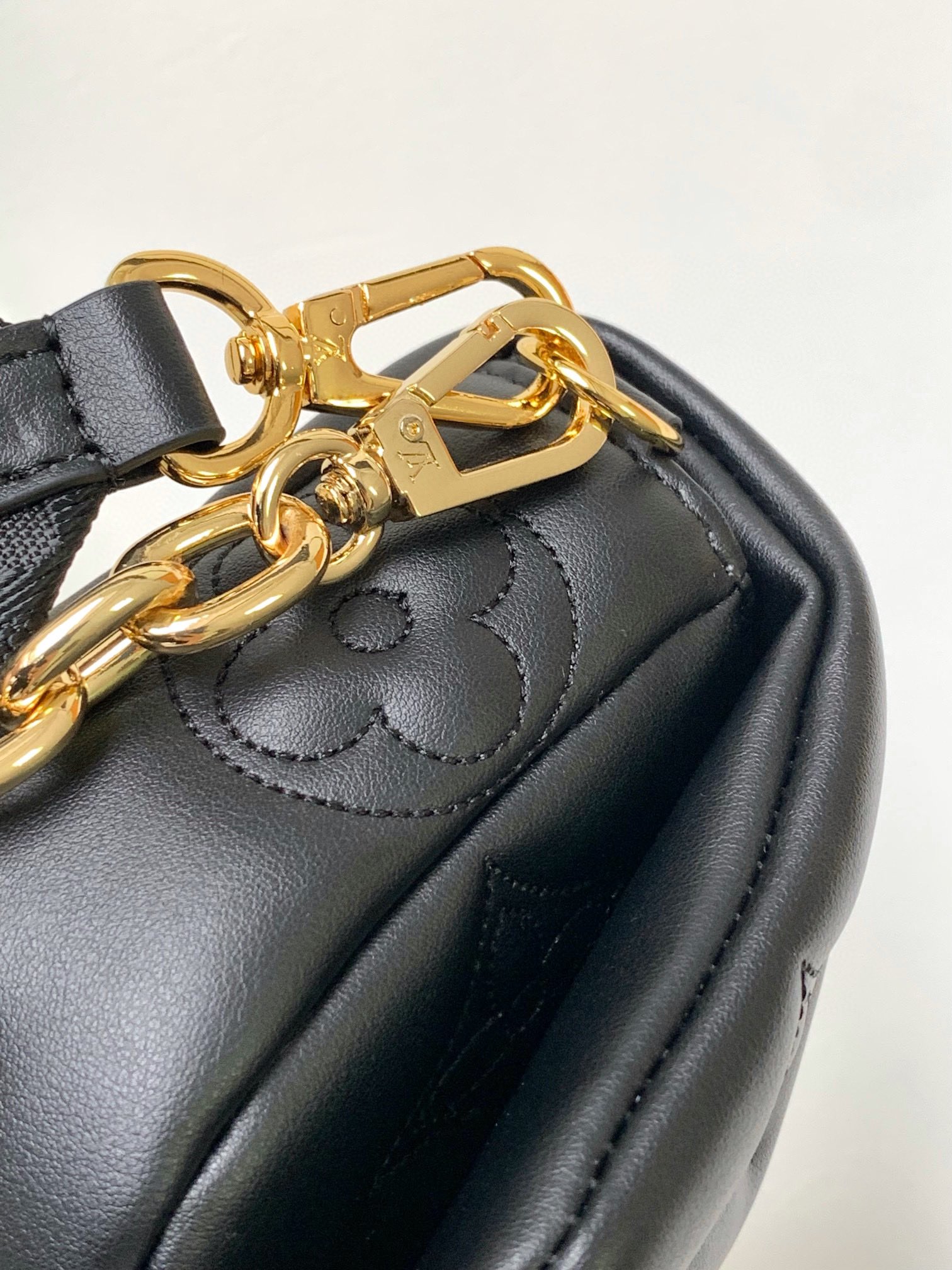 [TOP] Louis Vuitton LV  Soft Padded Calfskin Embroidered Classic Monogram  Wallet - Black