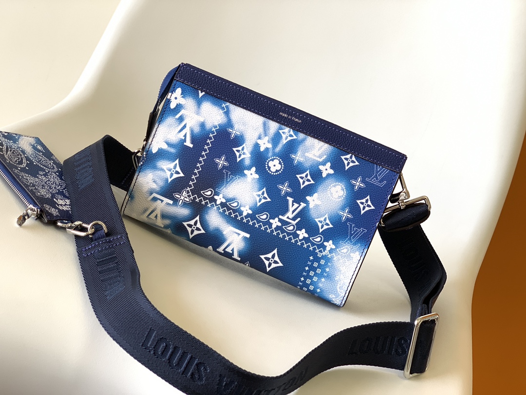 [TOP] Louis Vuitton LV  Gaston Wearable Wallet A Small Handbag - Sky Blue