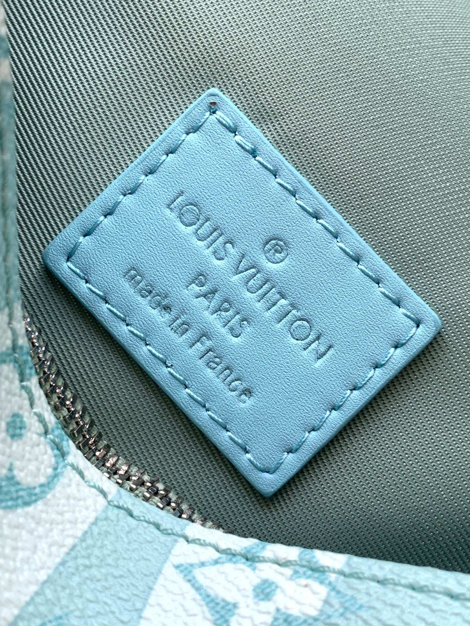 [TOP] Louis Vuitton LV Steamer Wearable Wallet - Sky Blue