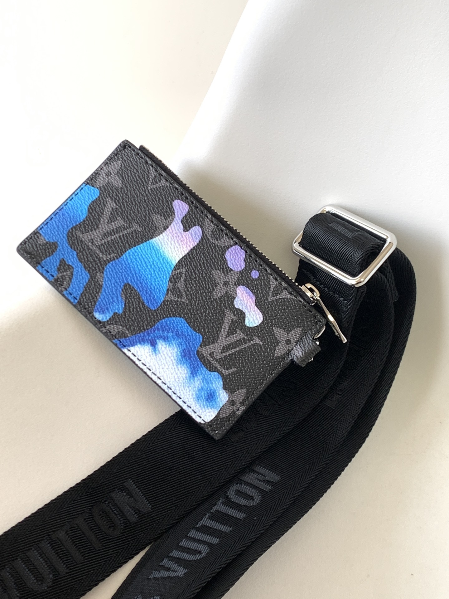 [TOP] Louis Vuitton LV Gaston Wearable Silk Screen Messenger Wallet - Blue