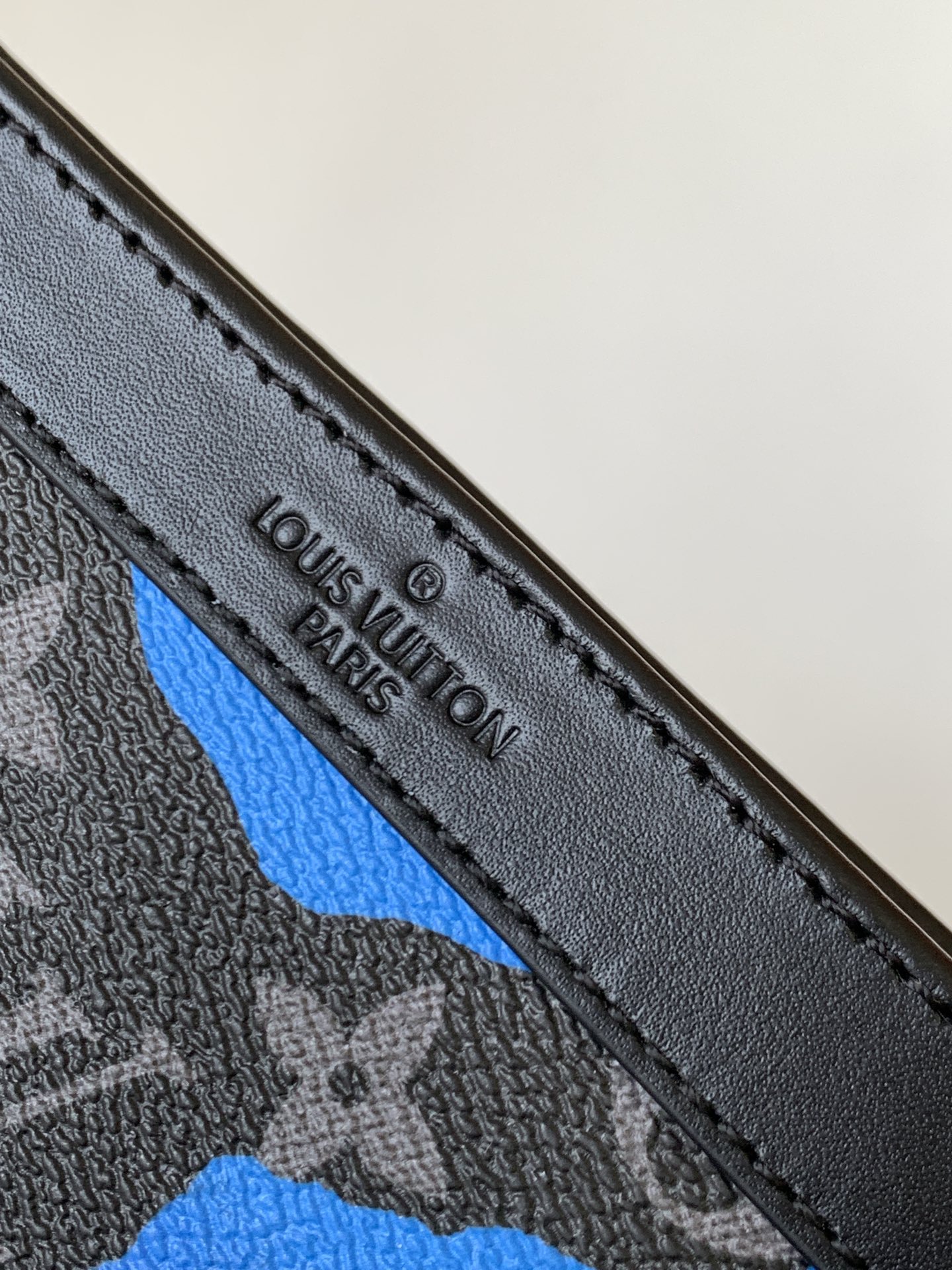 [TOP] Louis Vuitton LV Gaston Wearable Silk Screen Messenger Wallet - Blue