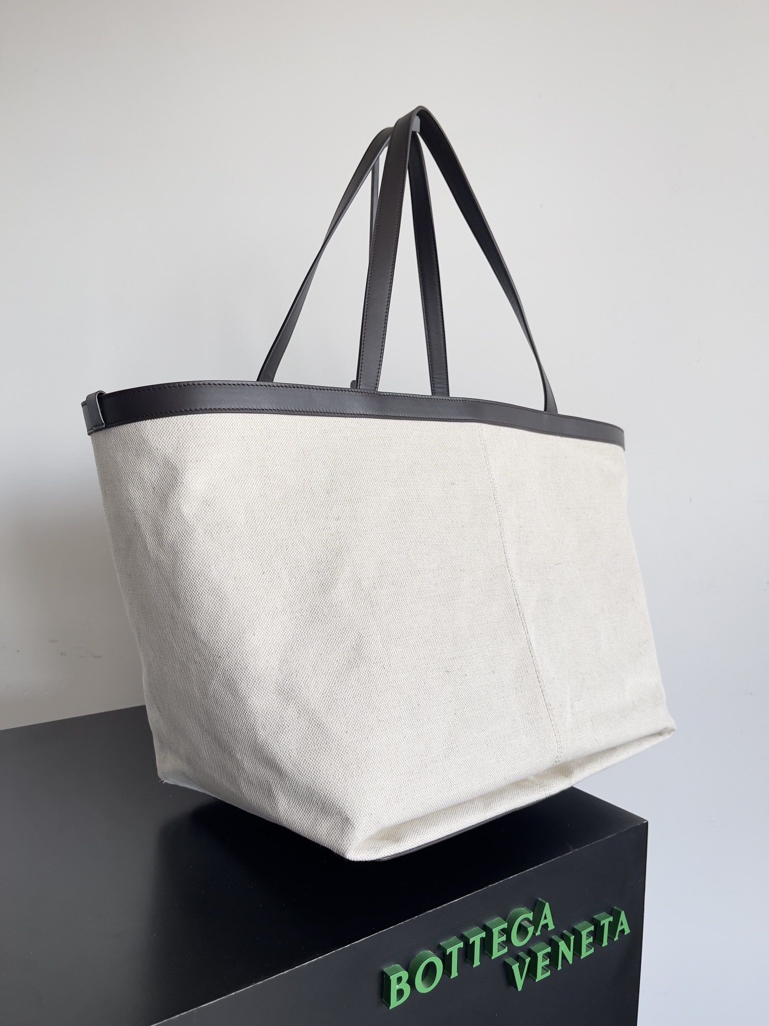 [TOP] Bottega Veneta BV Flip Flap Tote Bag