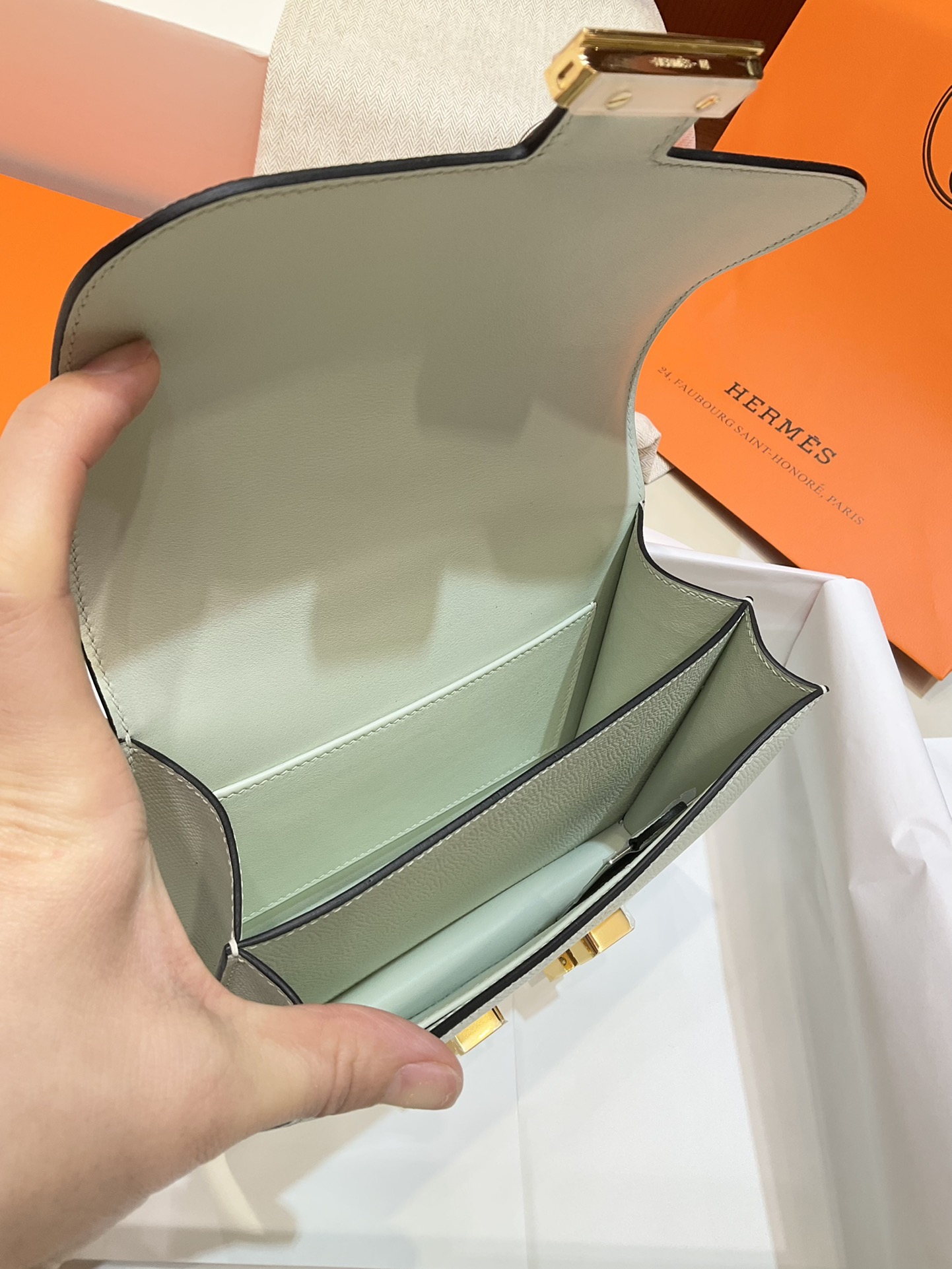 [TOP] HERMES Constance Epsom Leather 𝟏𝟗 CM - Light Green - & GHW