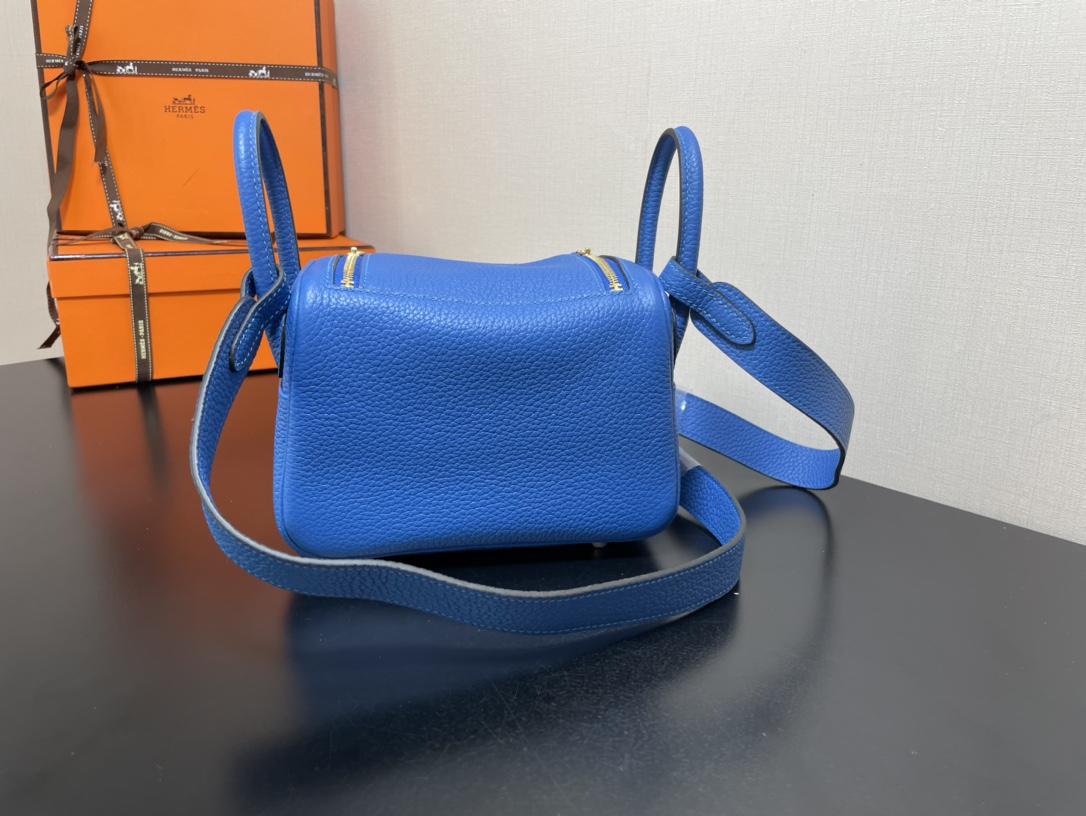 [TOP] HERMES Mini Lindy Taurillon Clemence Leather 19 CM - Blue & GHW