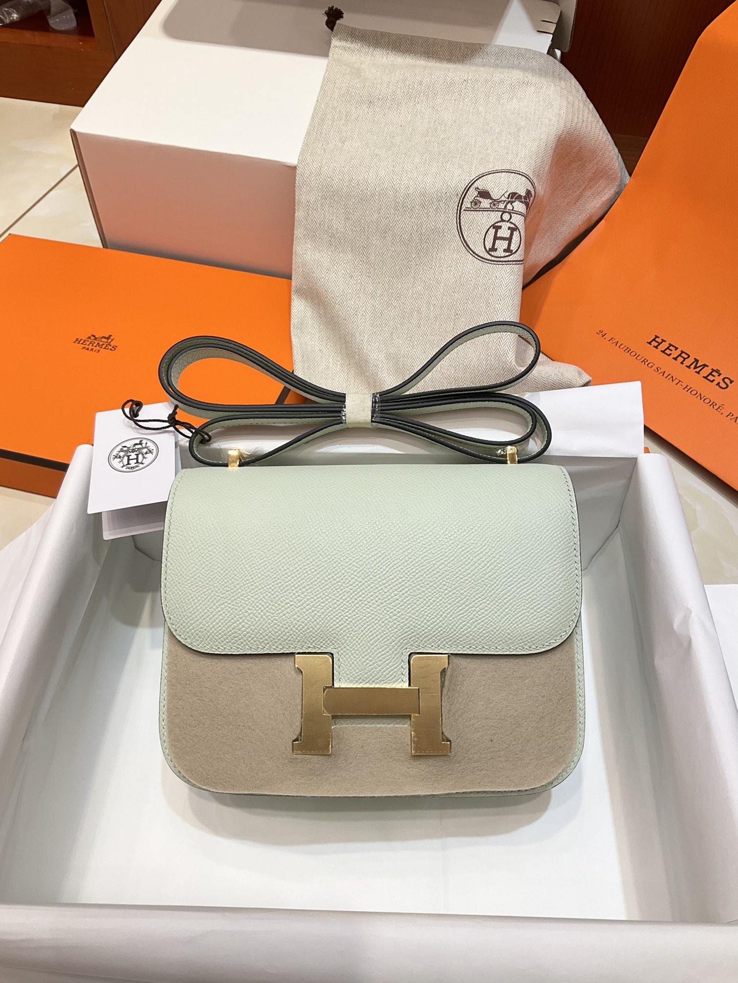[TOP] HERMES Constance Epsom Leather 𝟏𝟗 CM - Light Green - & GHW