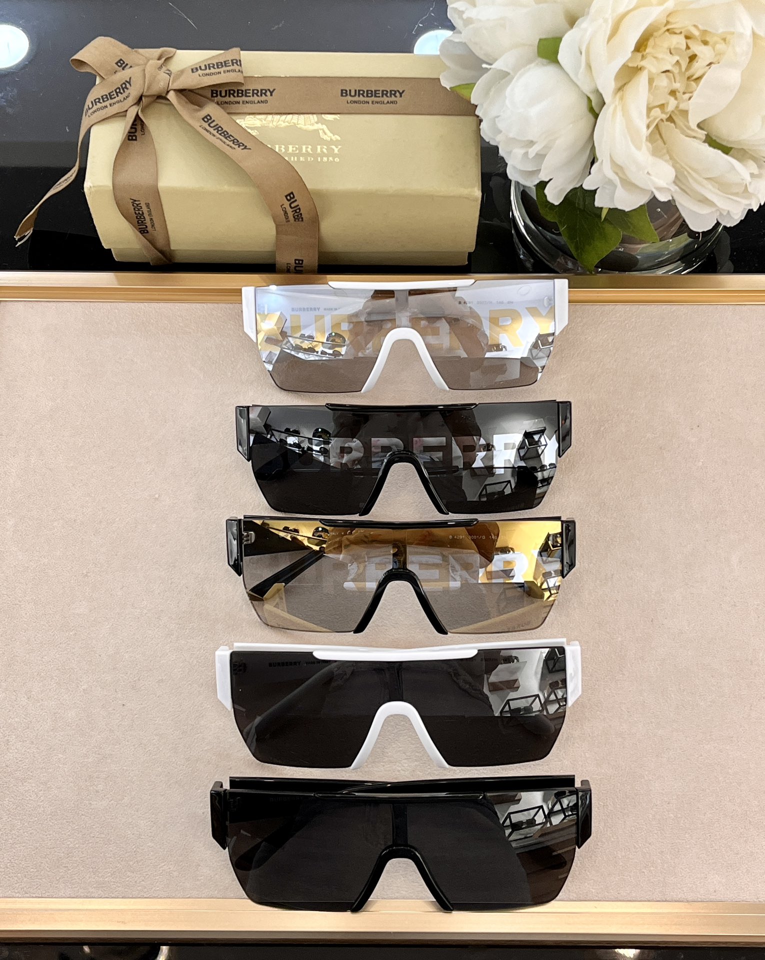 [TOP] BURBERRY Sunglasses - 5 Colors