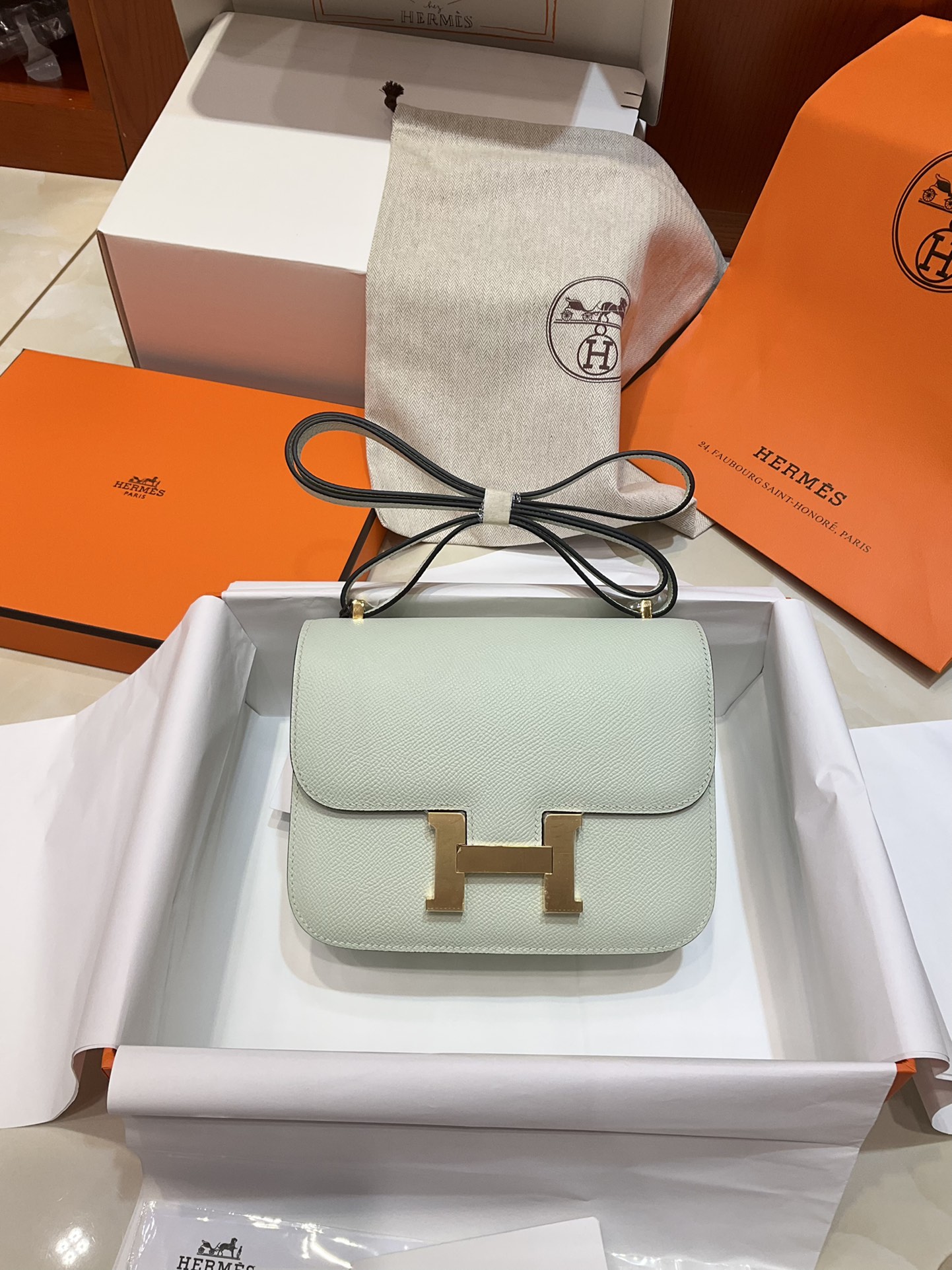 [TOP] HERMES Constance Epsom Leather 𝟏𝟗 CM - Light Green - & GHW