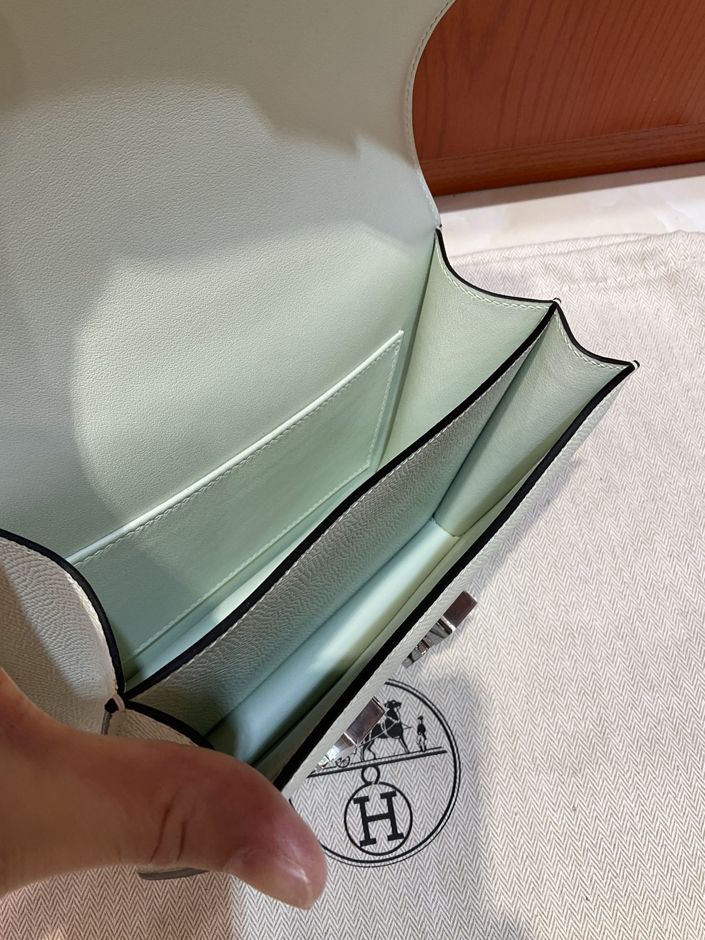 [TOP] HERMES Constance Epsom Leather 𝟏𝟗 CM - Light Green - & SHW