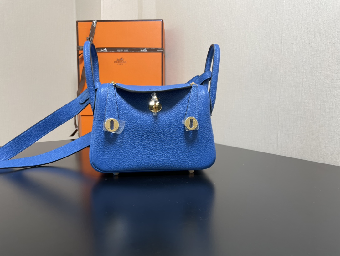 [TOP] HERMES Mini Lindy Taurillon Clemence Leather 19 CM - Blue & GHW
