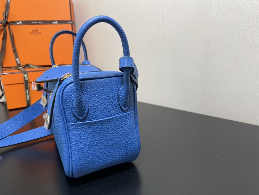 [TOP] HERMES Mini Lindy Taurillon Clemence Leather 19 CM - Blue & GHW