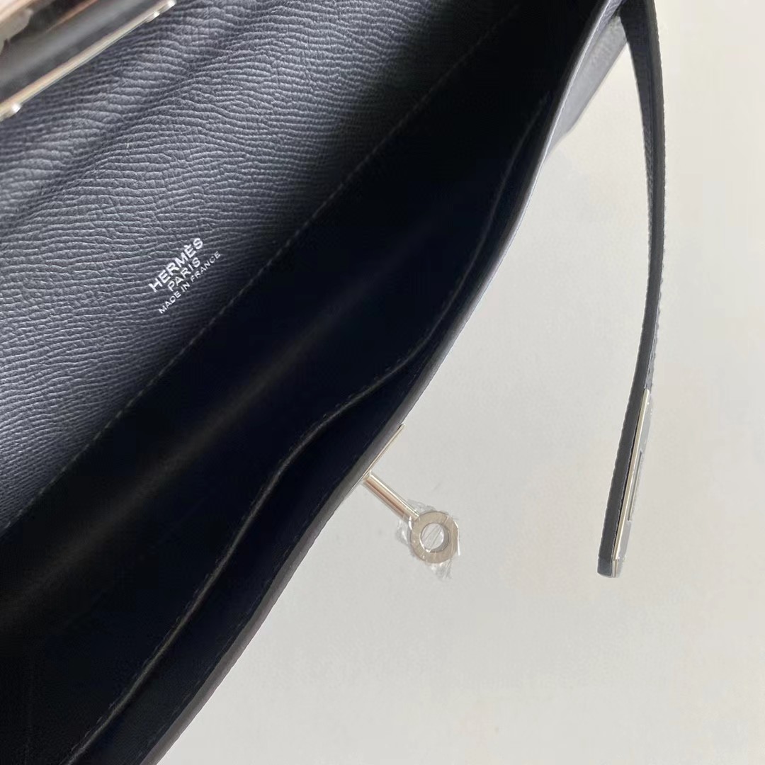 [TOP] HERMES Kelly Cut Epsom Leather 31 x 13 x 2.5cm - Black & SHW