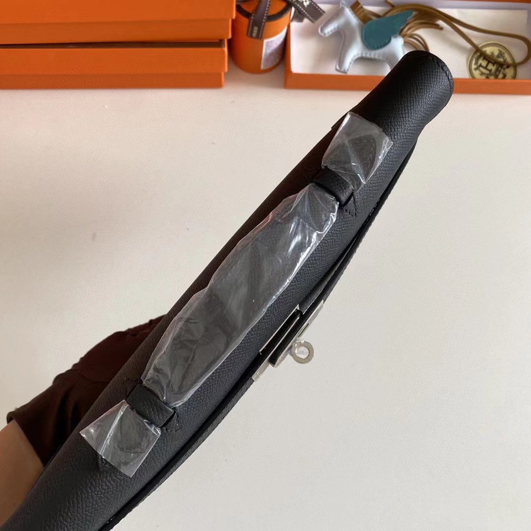 [TOP] HERMES Kelly Cut Epsom Leather 31 x 13 x 2.5cm - Black & SHW