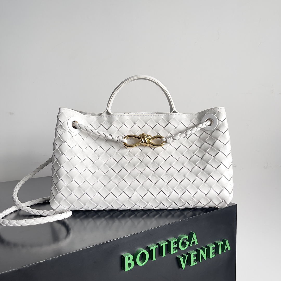 [TOP] Bottega Veneta BV Andiamo Bags - White