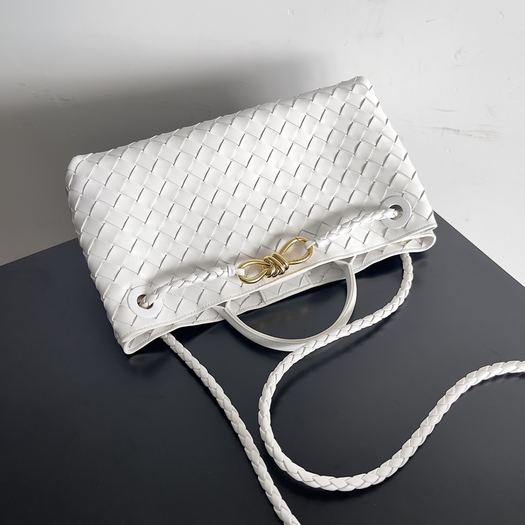 [TOP] Bottega Veneta BV Andiamo Bags - White