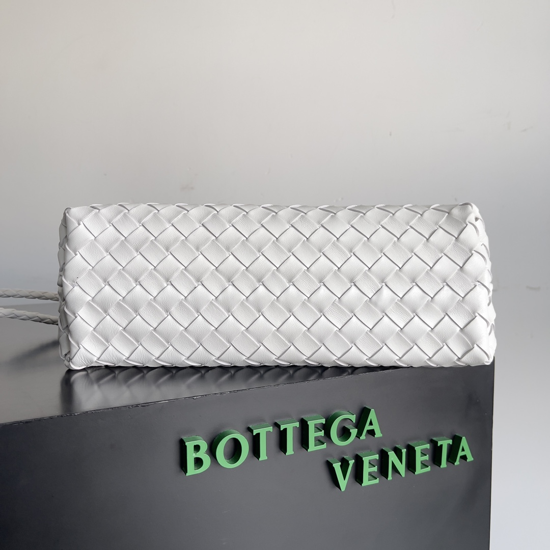 [TOP] Bottega Veneta BV Andiamo Bags - White