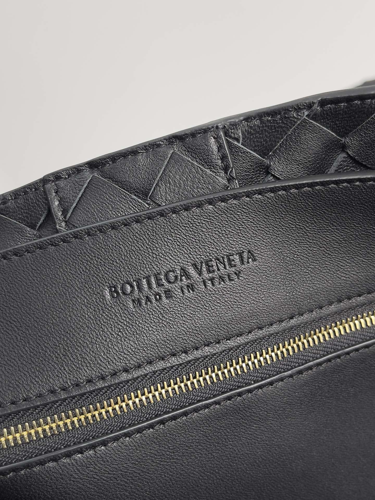 [TOP] Bottega Veneta BV Andiamo Bags - Black