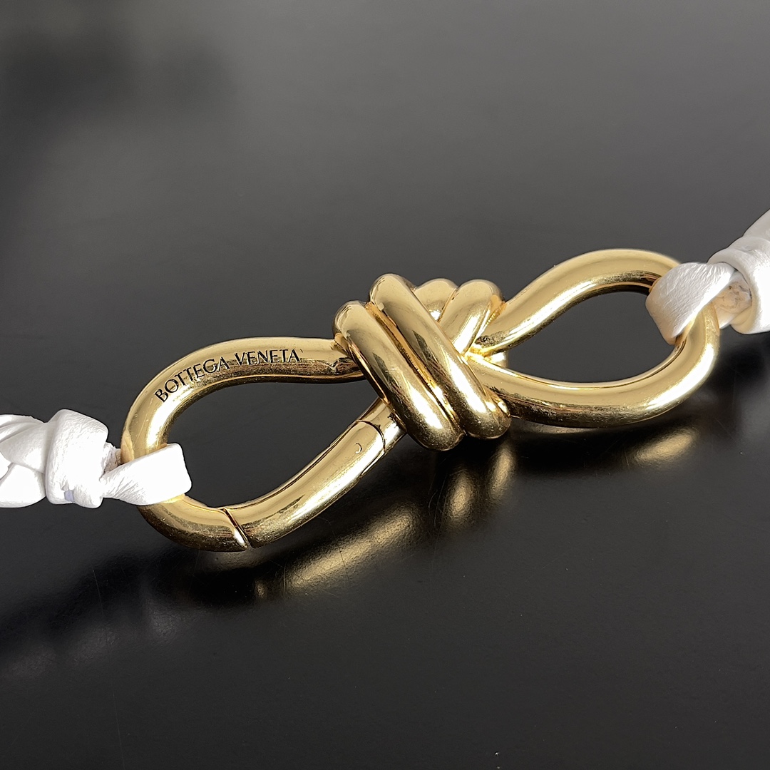 [TOP] Bottega Veneta BV Andiamo Bags - White