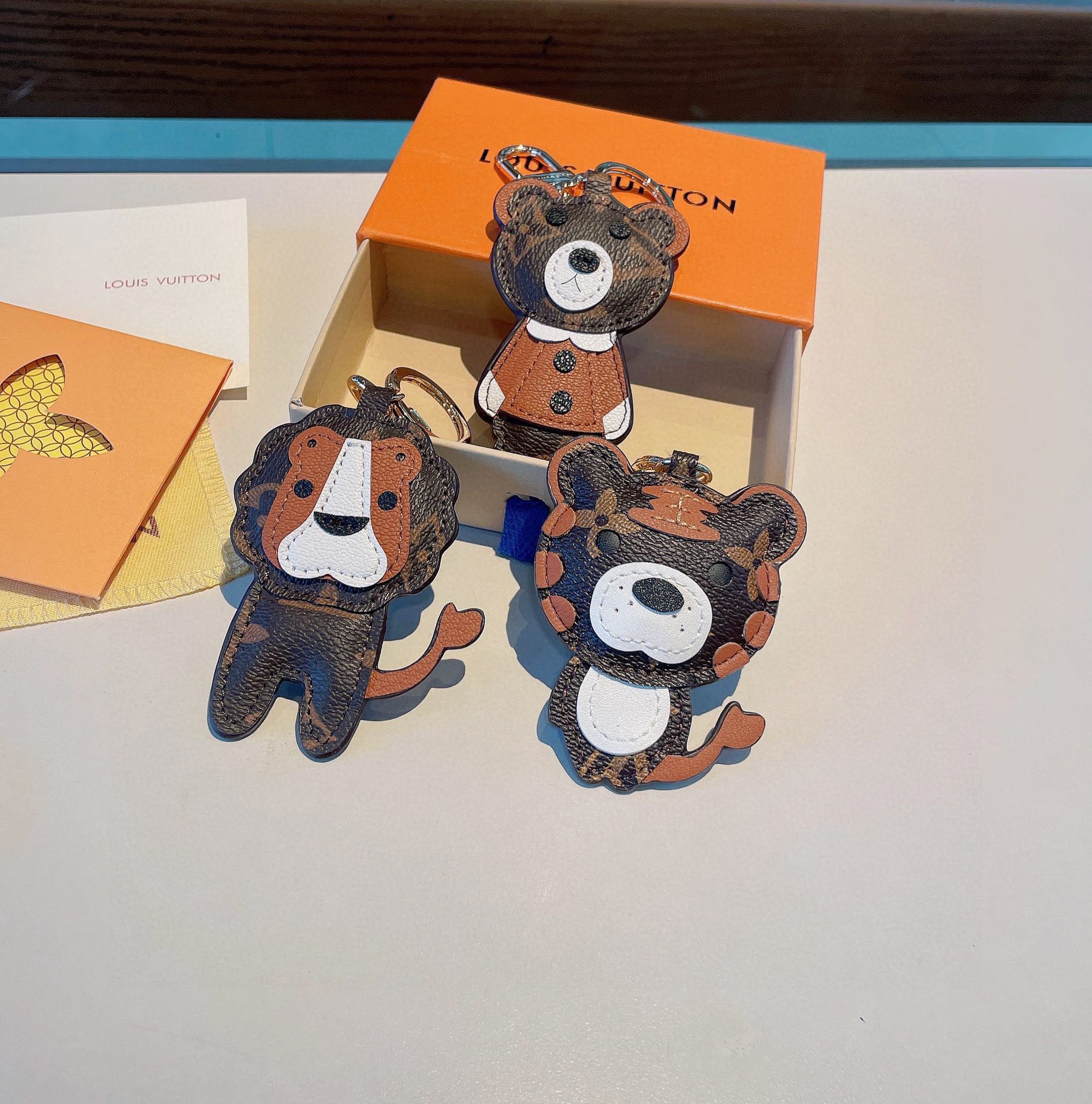 [TOP] Louis Vuitton LV Import Hardware PU Material 3styles