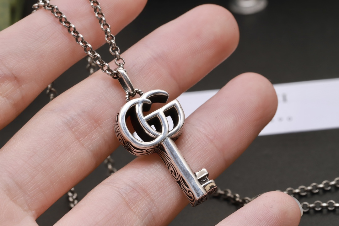 [TOP] GUCCI GG Key Necklace