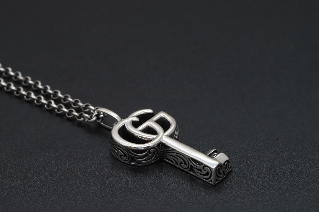 [TOP] GUCCI GG Key Necklace