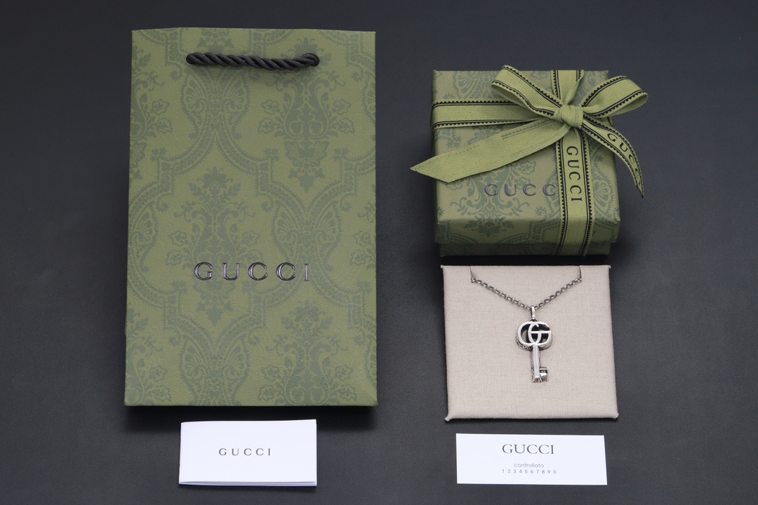 [TOP] GUCCI GG Key Necklace