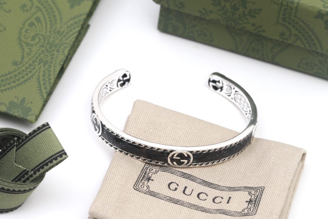 [TOP] GUCCI Black Enamel Bracelet