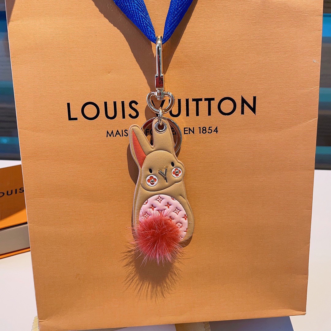 [TOP] Louis Vuitton LV £V Mink Hair Rabbit Tail Keychain