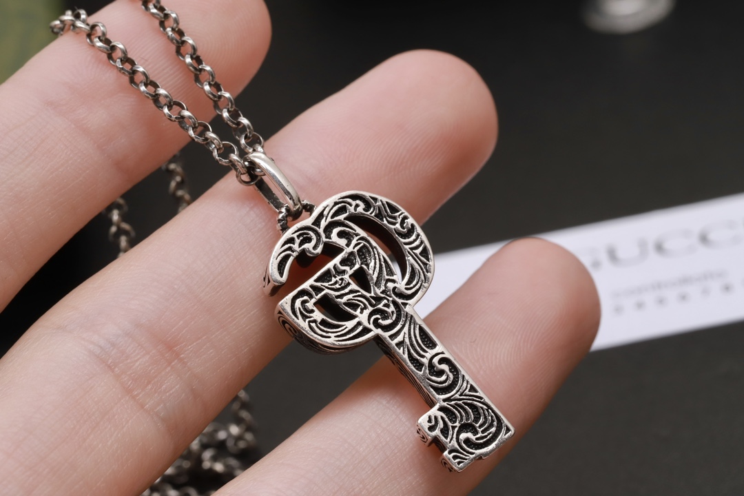 [TOP] GUCCI GG Key Necklace