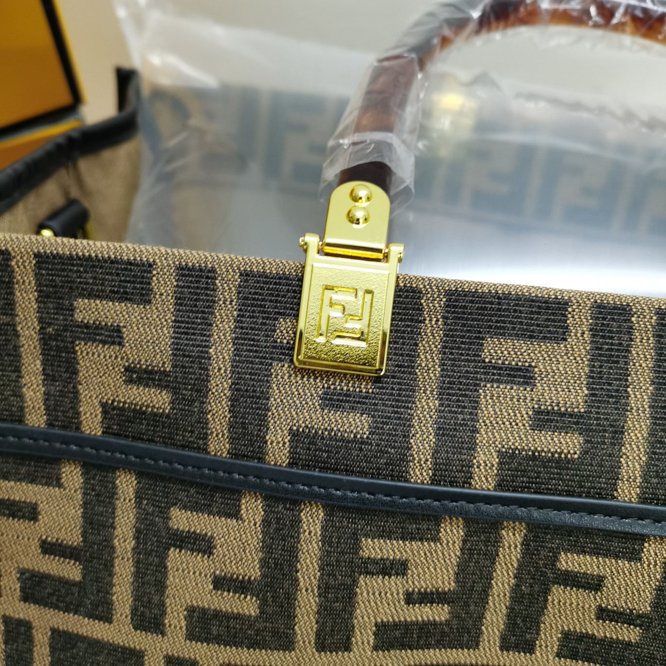 [TOP] FENDI Large Tote Sunshine Prints Tote - Brown