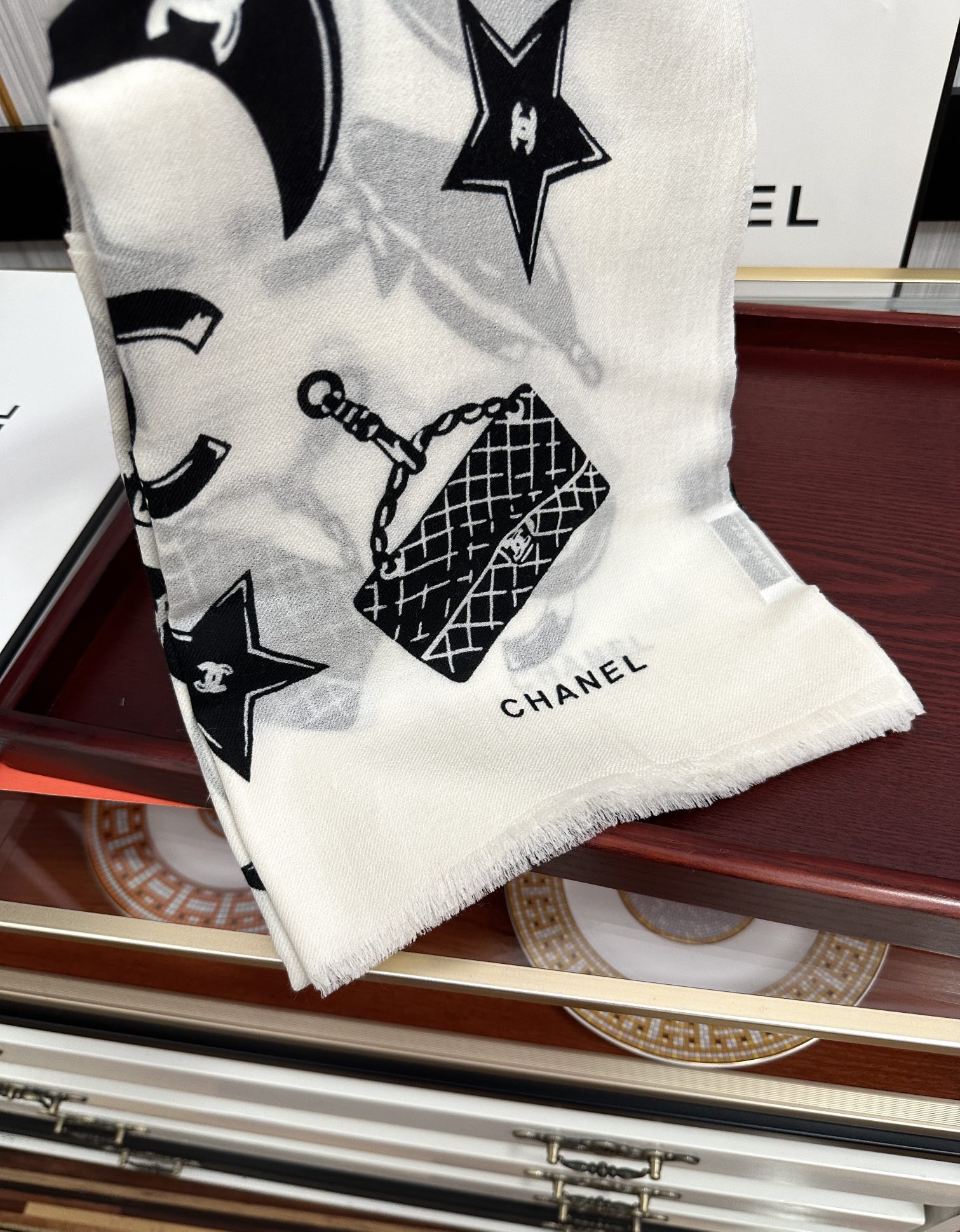 [TOP] CHANEL Stars and Moons Cashmere Scarves - 2 Colors