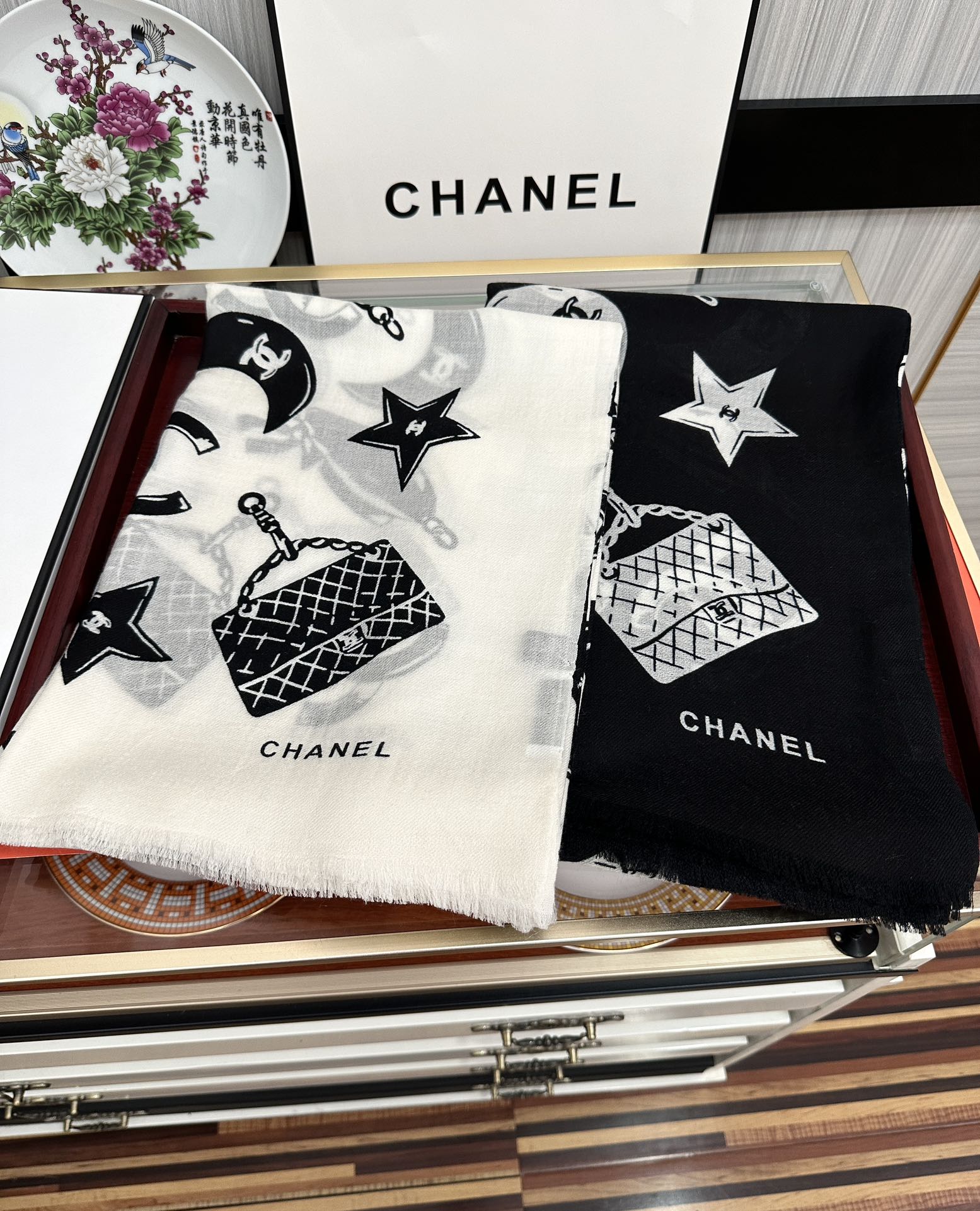 [TOP] CHANEL Stars and Moons Cashmere Scarves - 2 Colors