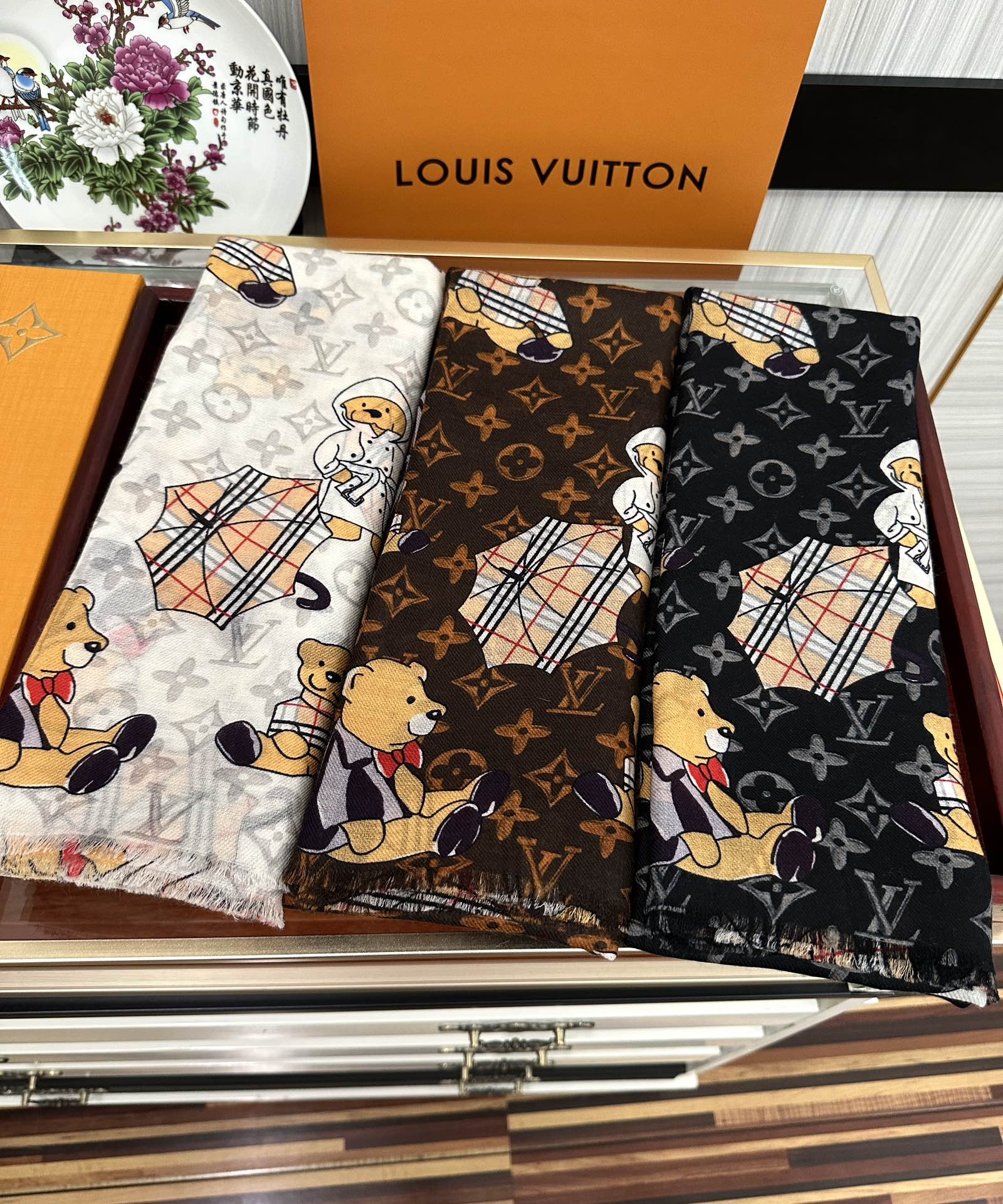 [TOP] Louis Vuitton LV Monogram Little Bear Fun Park Cashmere Scarf 100 x 200 cm - 3 Colors