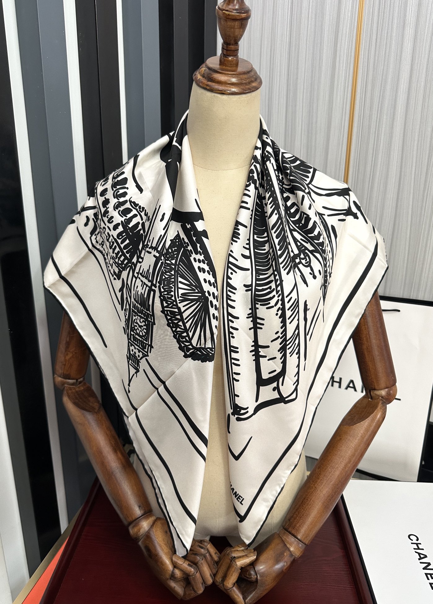 [TOP] CHANEL City Buildings Square Scarves 90 x 90 cm - 2 Colors