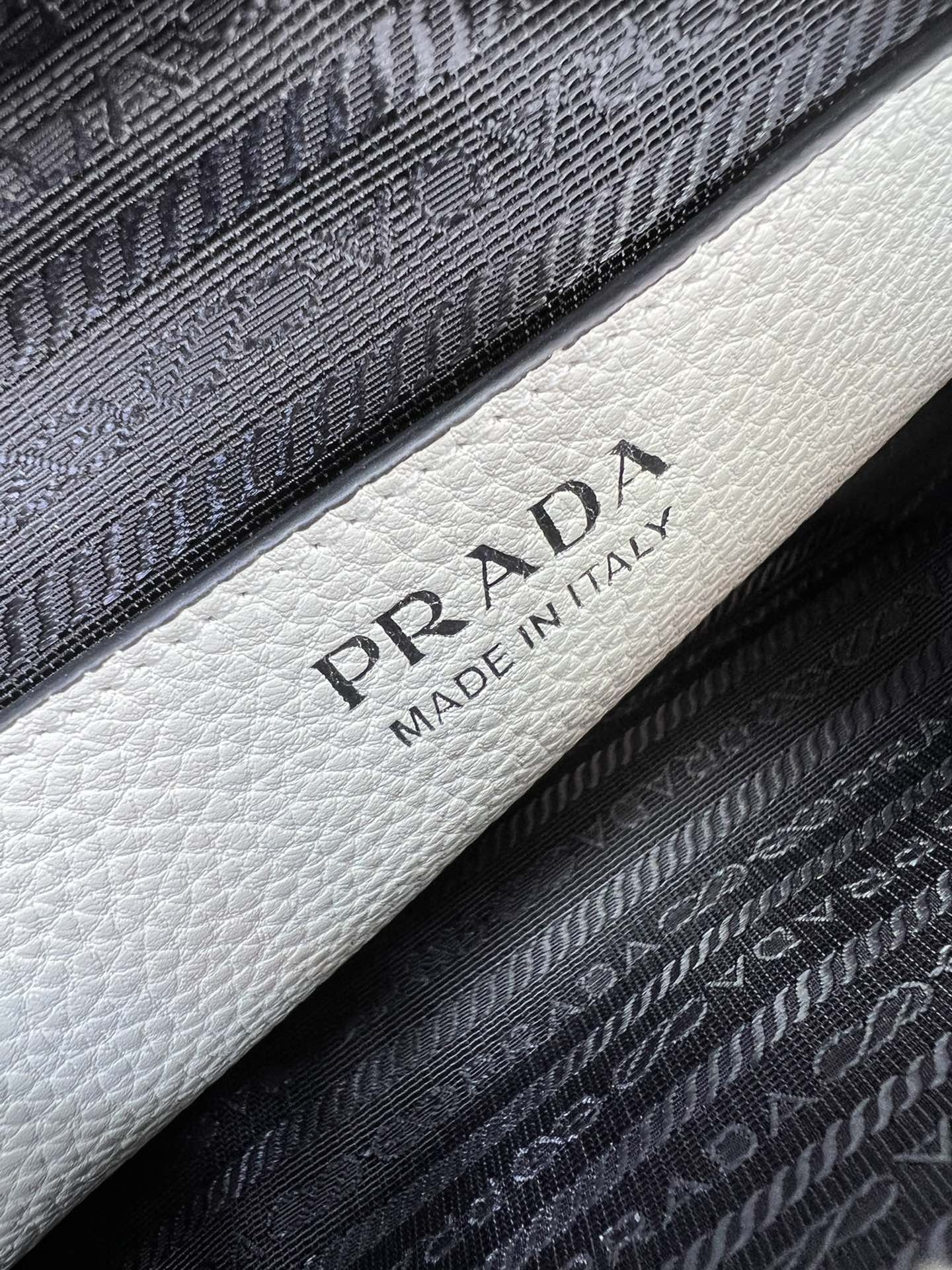 [Top] PRADA Double Shoulder Strap Buckskin Cowhide Bags 22x14x8cm -  8 Colors
